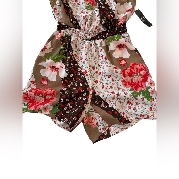 NY&C Floral Halter Neck Romper with Smocked Waist XS Romantic Garden Collection - Picture 7 of 13